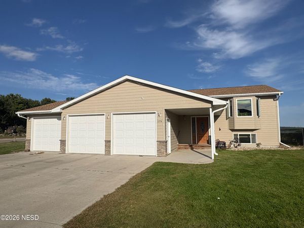 1374 27TH STREET NE, Watertown, SD 57201