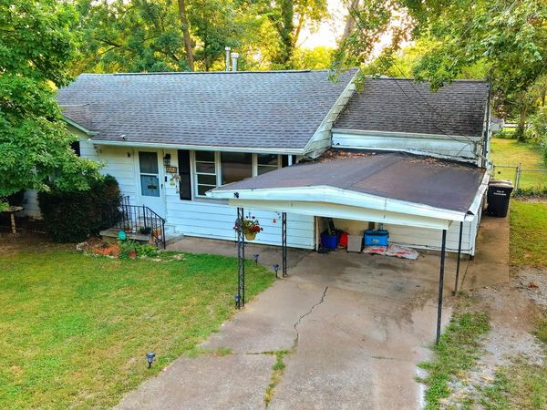 404 N Smith Street , Carbondale, IL 62901