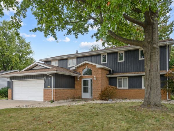 574 ridge Avenue , Elk Grove Village, IL 60007