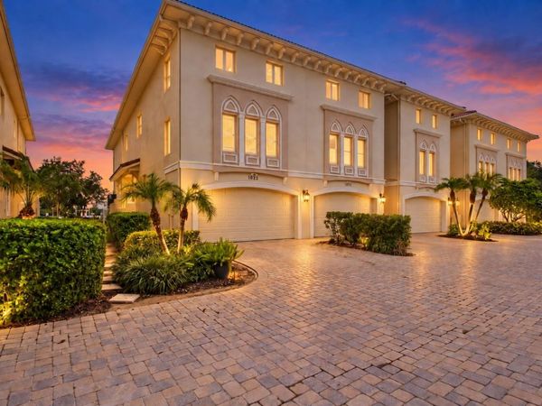 1022 PASEO DEL RIO NE, Unit 1022, ST PETERSBURG, FL 33702