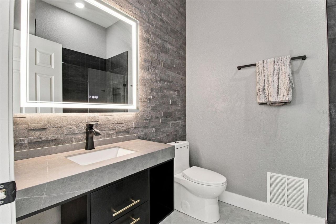 1022 Paseo Del Rio Ne, Unit 1022, Saint Petersburg, FL 33702 Photo