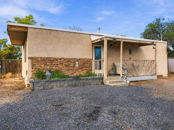 117 Clifton Avenue SE, Albuquerque, NM 87102