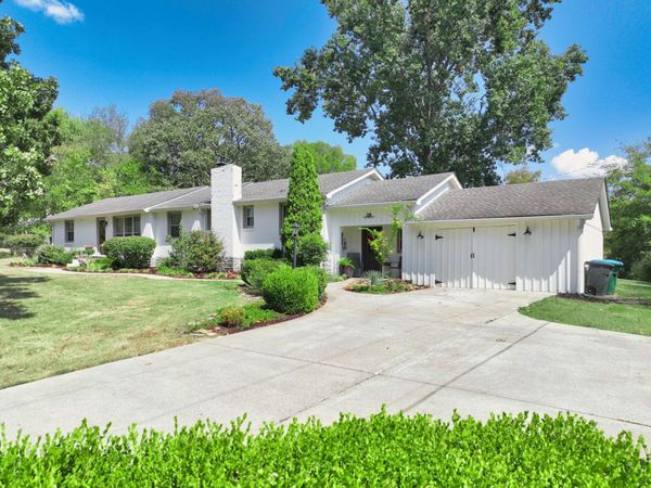 218 Harbor Dr , Hendersonville, TN 37075
