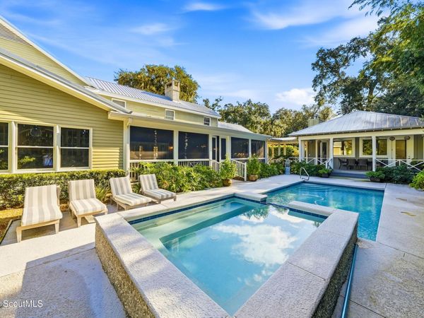 227 Five Pounds Road , St. Simons Island, GA 31522