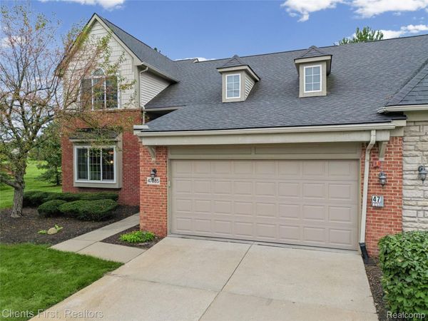 47885 Vistas Circle Drive S, Unit 70, Canton Township, Mi 48188