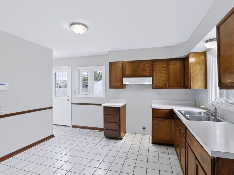 2722 Woodstock Road, Columbus, OH 43221 Photo 24