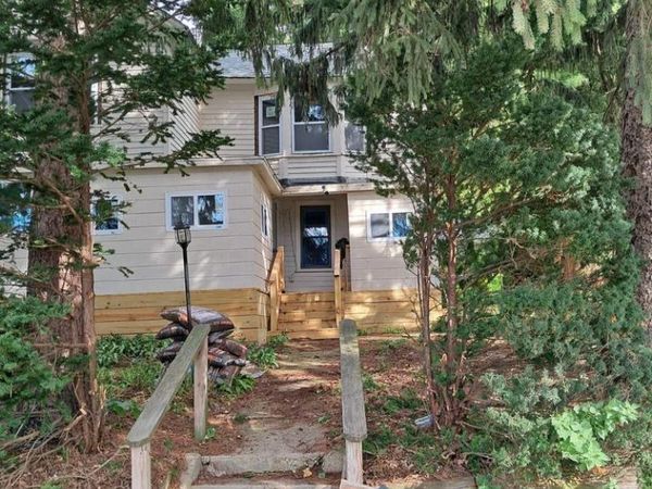 432 W Capitol DRIVE, Milwaukee, WI 53209
