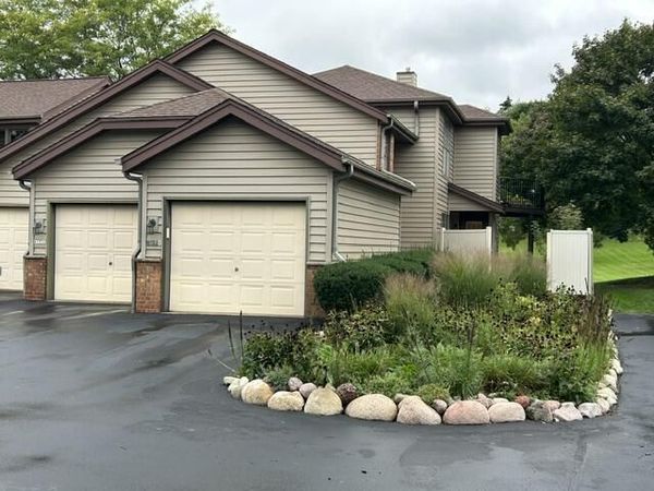8123 S Legend DRIVE, Unit G, Franklin, WI 53132