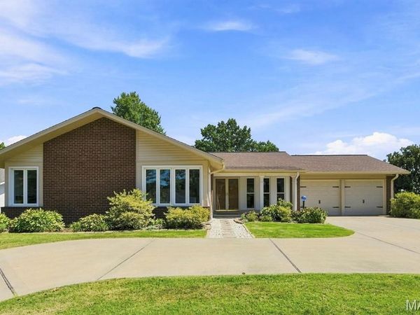 738 Henry Avenue , Ballwin, MO 63011