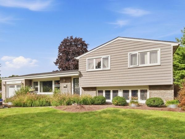 1006 W Frontenac Drive , Arlington Heights, IL 60004