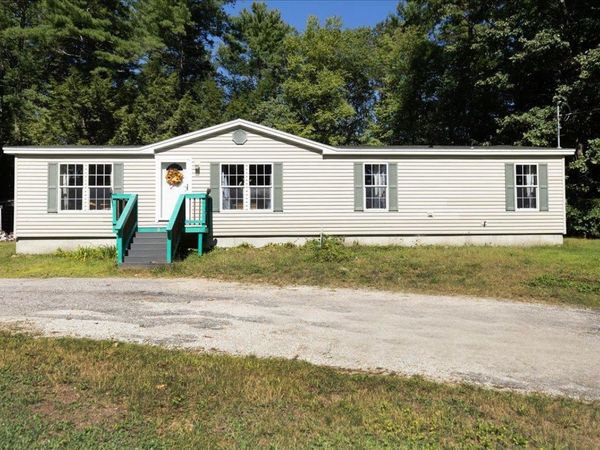 11 Allen Street, Sandown, NH 03873