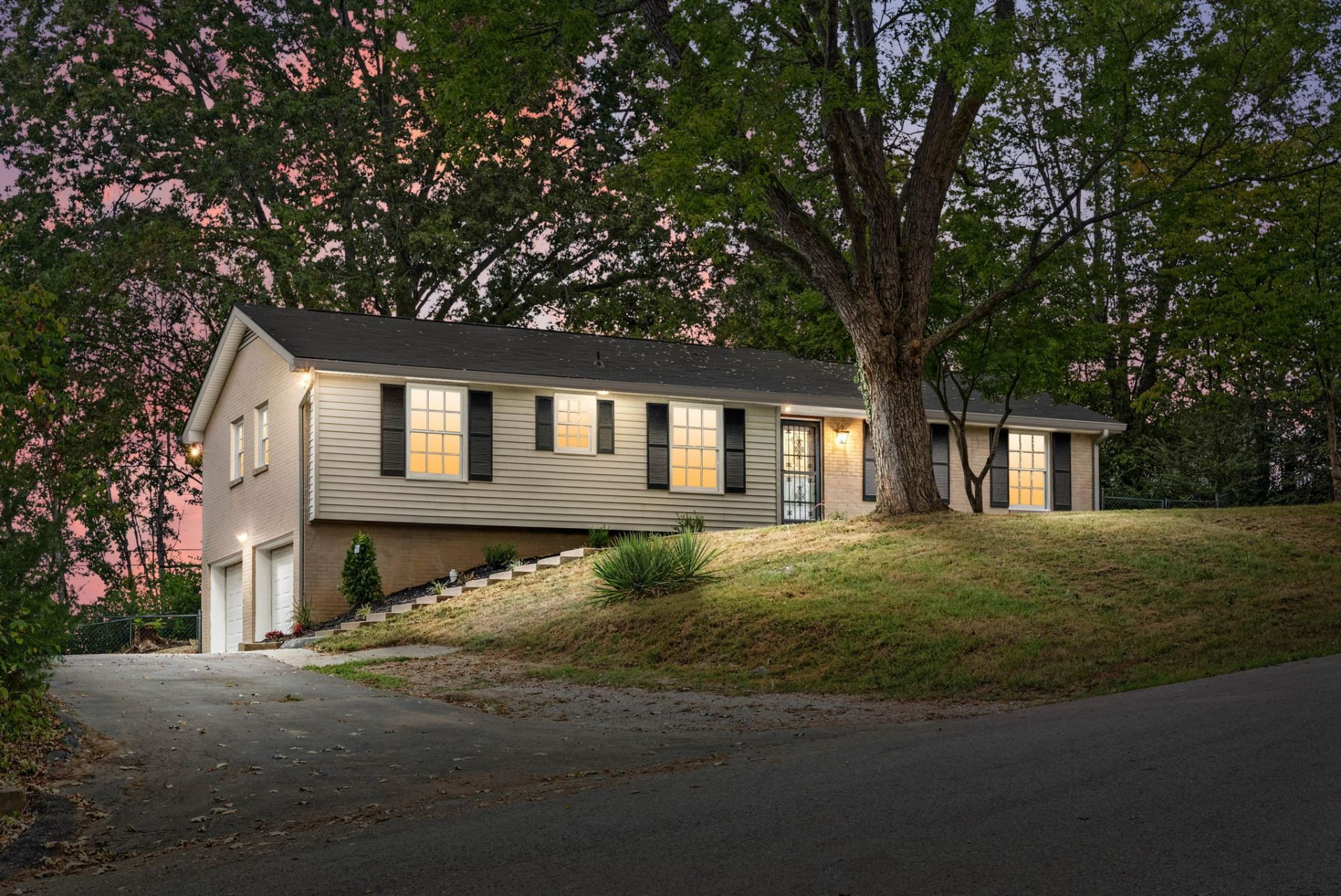 916 Beacon Dr, Clarksville, TN 37043 Main Photo
