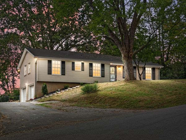 916 Beacon Dr , Clarksville, TN 37043