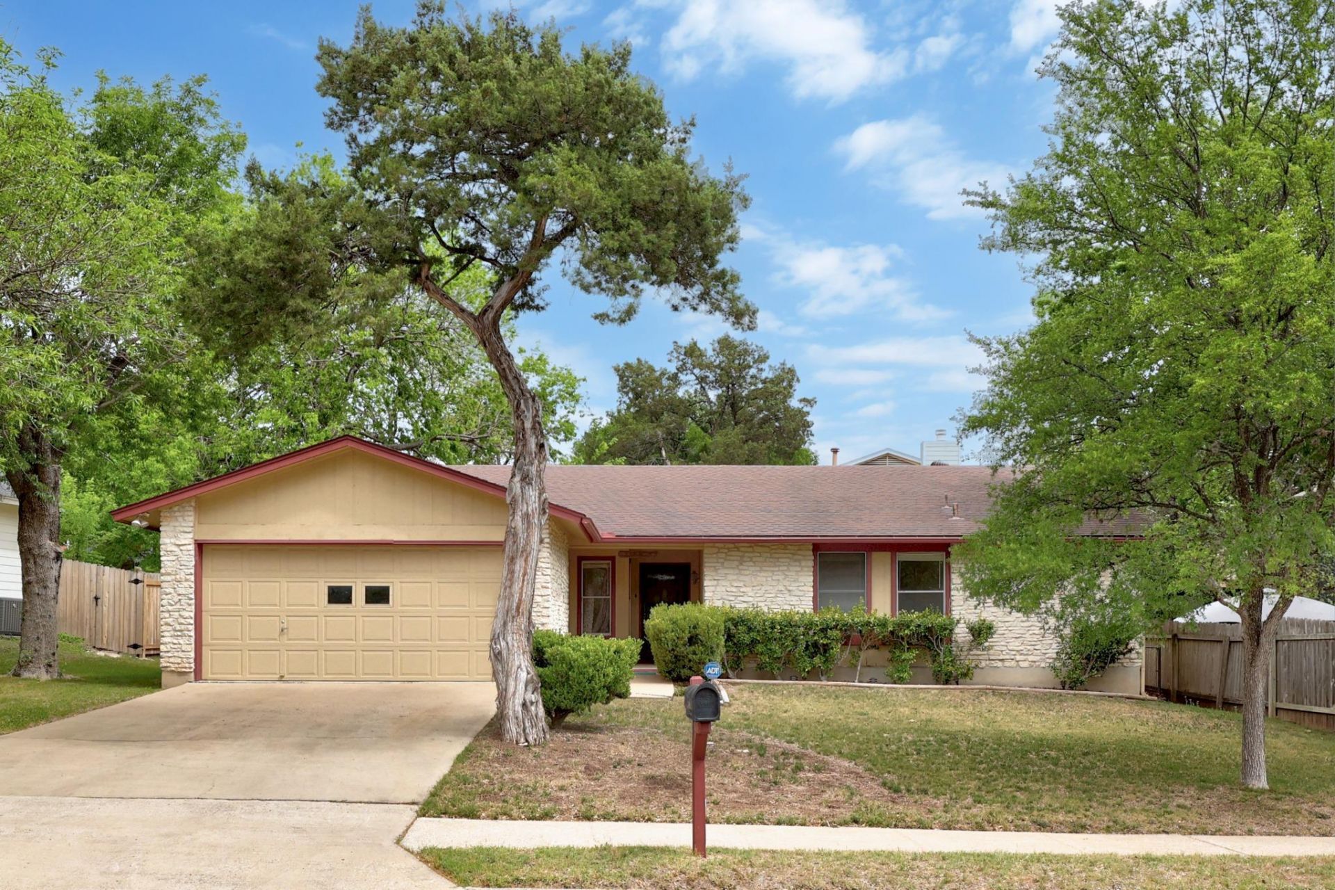 2110 Trede Dr, Austin, TX 78745 Main Photo