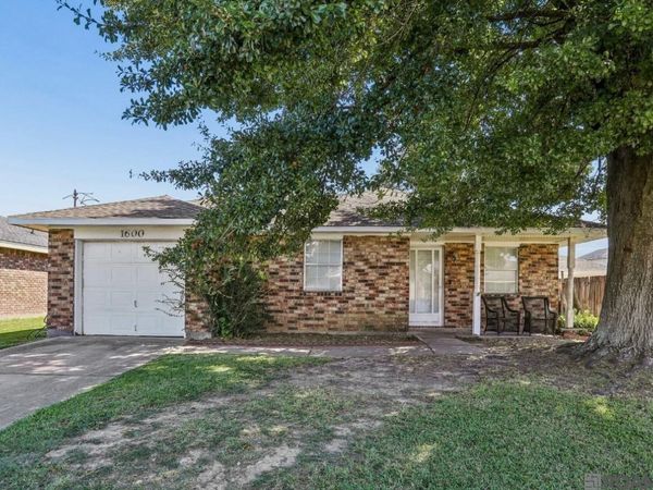 1600 Van Arpel Dr, Laplace, LA 70068