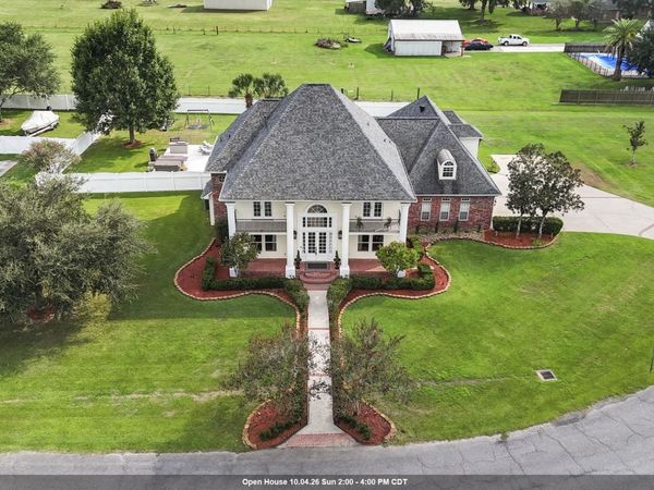 7129 Pelican Crossing Dr, Gonzales, LA 70737