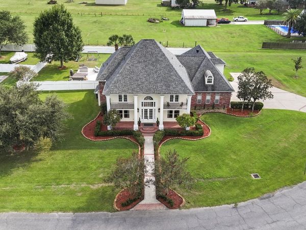 7129 Pelican Crossing Dr, Gonzales, LA 70737
