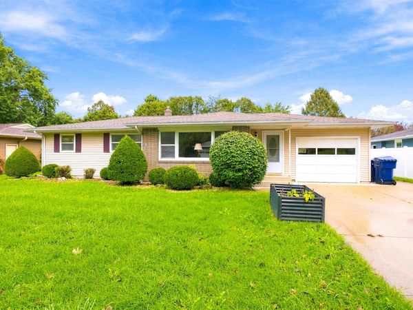 1010 N Lexington Drive, Janesville, WI 53545