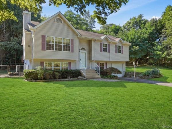 701 Park Avenue, Huntington, NY 11743