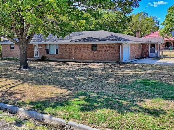 105 E Pecan Street, Saint Jo, TX 76265