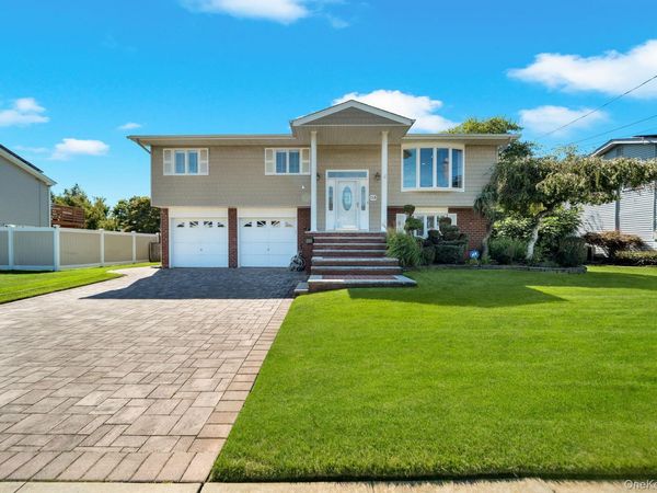113 N Lewis Avenue, Lindenhurst, NY 11757