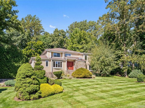 37 Pheasant Run Road, Pleasantville, NY 10570
