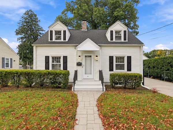 48 Dana St, Springfield, MA 01104