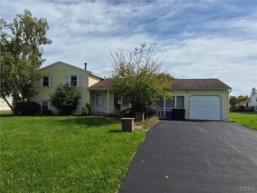 7934 Davis Road N, Clay, NY 13041