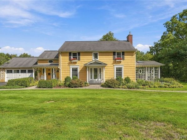 55 Orchard Terrace, Orchard Park, NY 14127