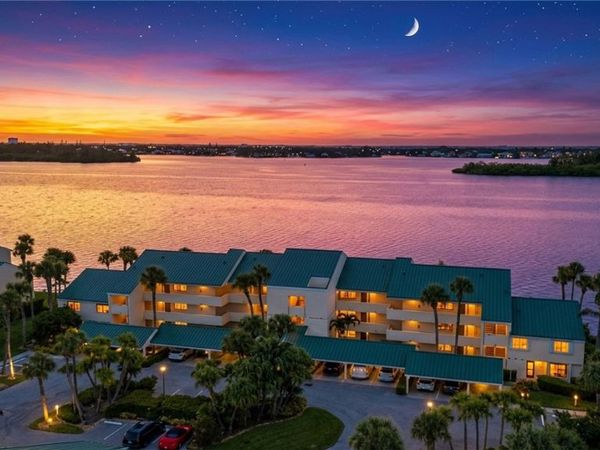 1820 Tarpon Lane, Unit 105, Vero Beach, FL 32960