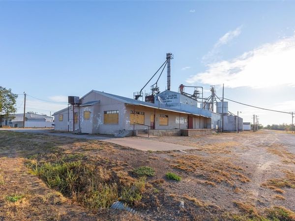 200 E 1st Street , Baird, TX 79504