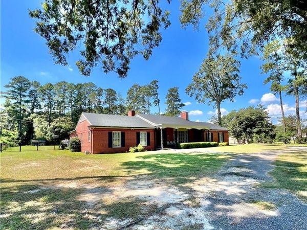 1502 Lakeview Road , Fairmont, NC 28340