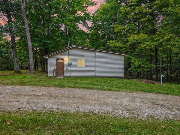 8253 1/2 E 62nd Street, Newaygo, MI 49337