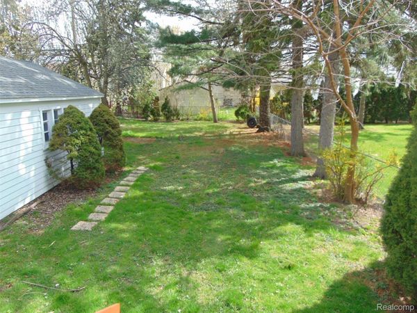 8460 CENTRAL , Center Line, Mi 48015