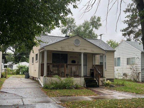 1860 Academy Street , Fenton, Mi 48220