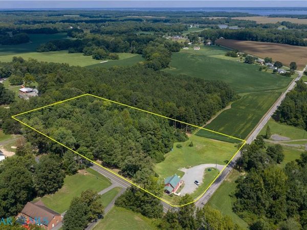 2761 Old Virginia Street , Urbanna, VA 23175