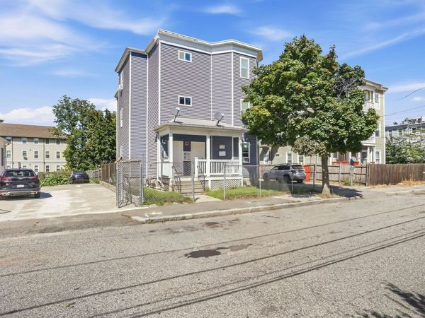 33 Park St, Brockton, MA 02301