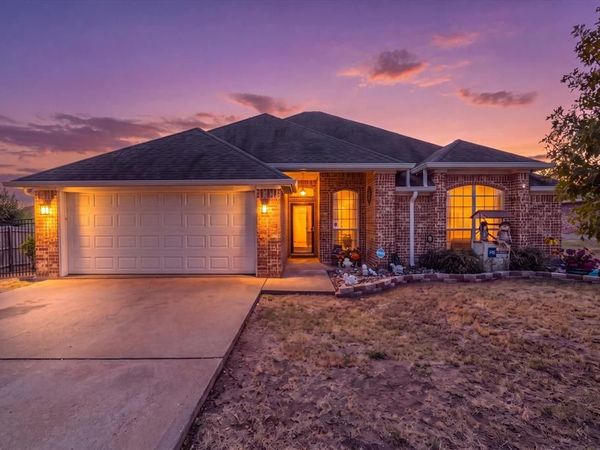 104 Topaz Circle, Hewitt, TX 76643