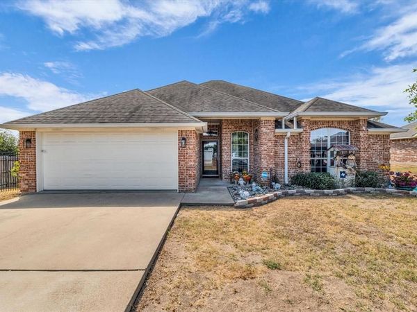 104 Topaz Circle, Hewitt, TX 76643