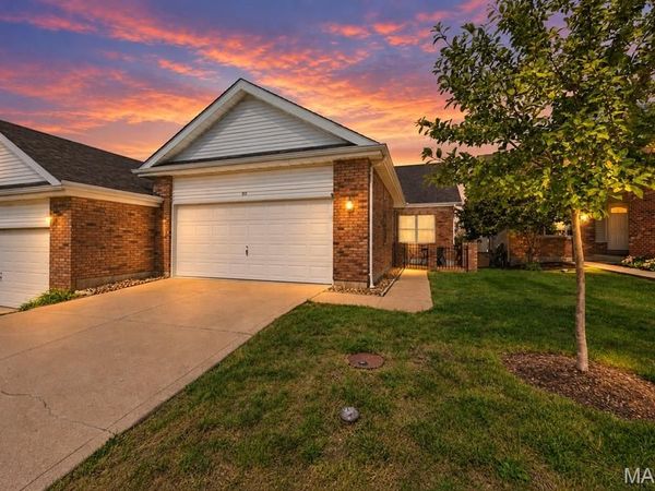 313 Holloway Ridge Court , Ballwin, MO 63011