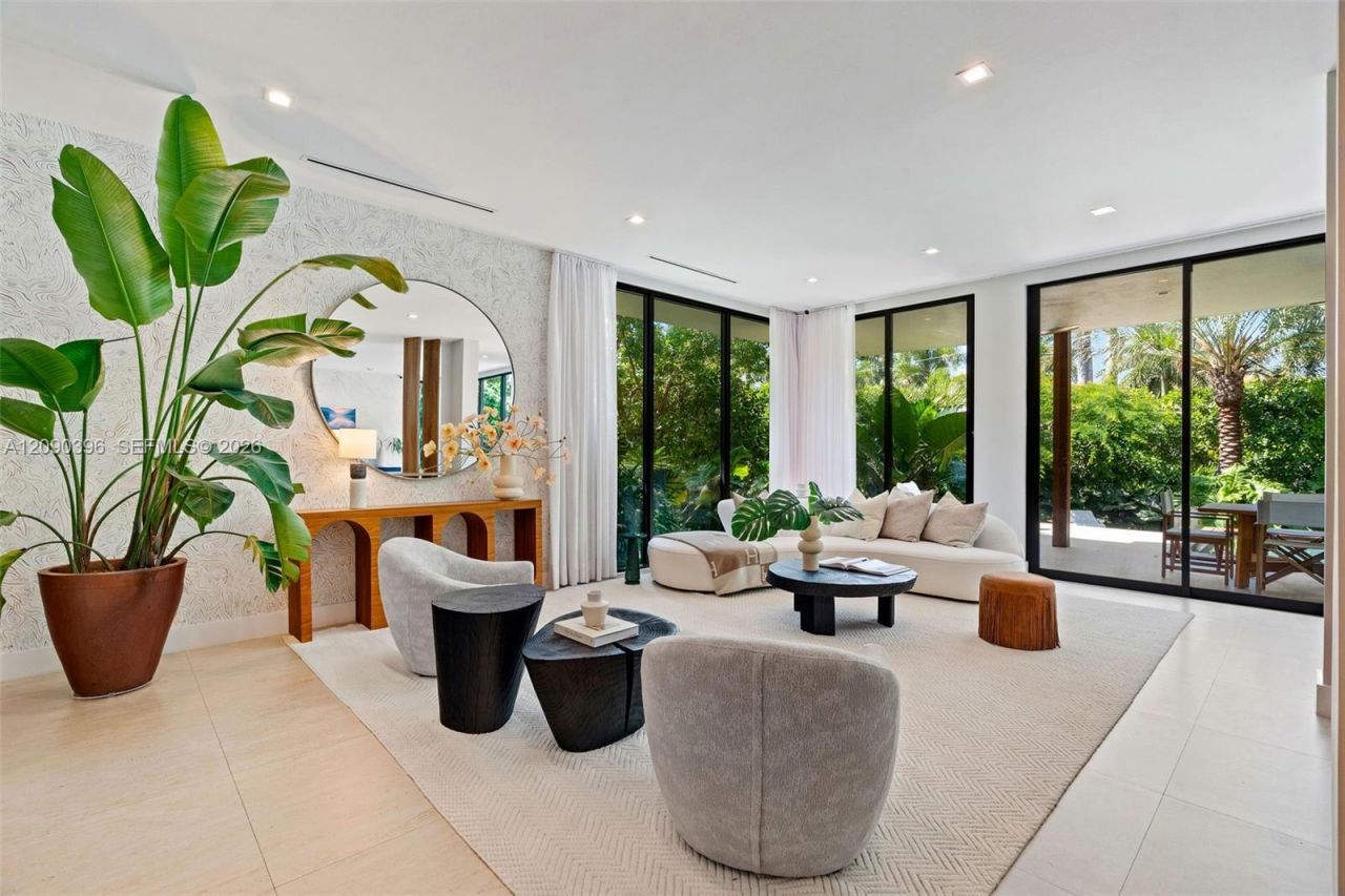 5701 N Bay Rd , Miami Beach, FL 33140 Photo