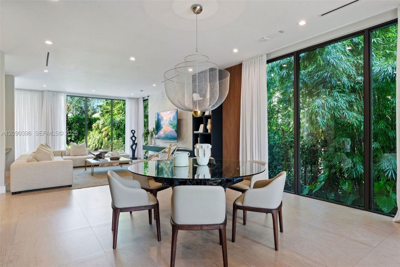 5701 N Bay Rd , Miami Beach, FL 33140 Photo