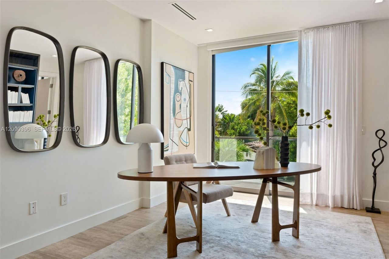 5701 N Bay Rd , Miami Beach, FL 33140 Photo
