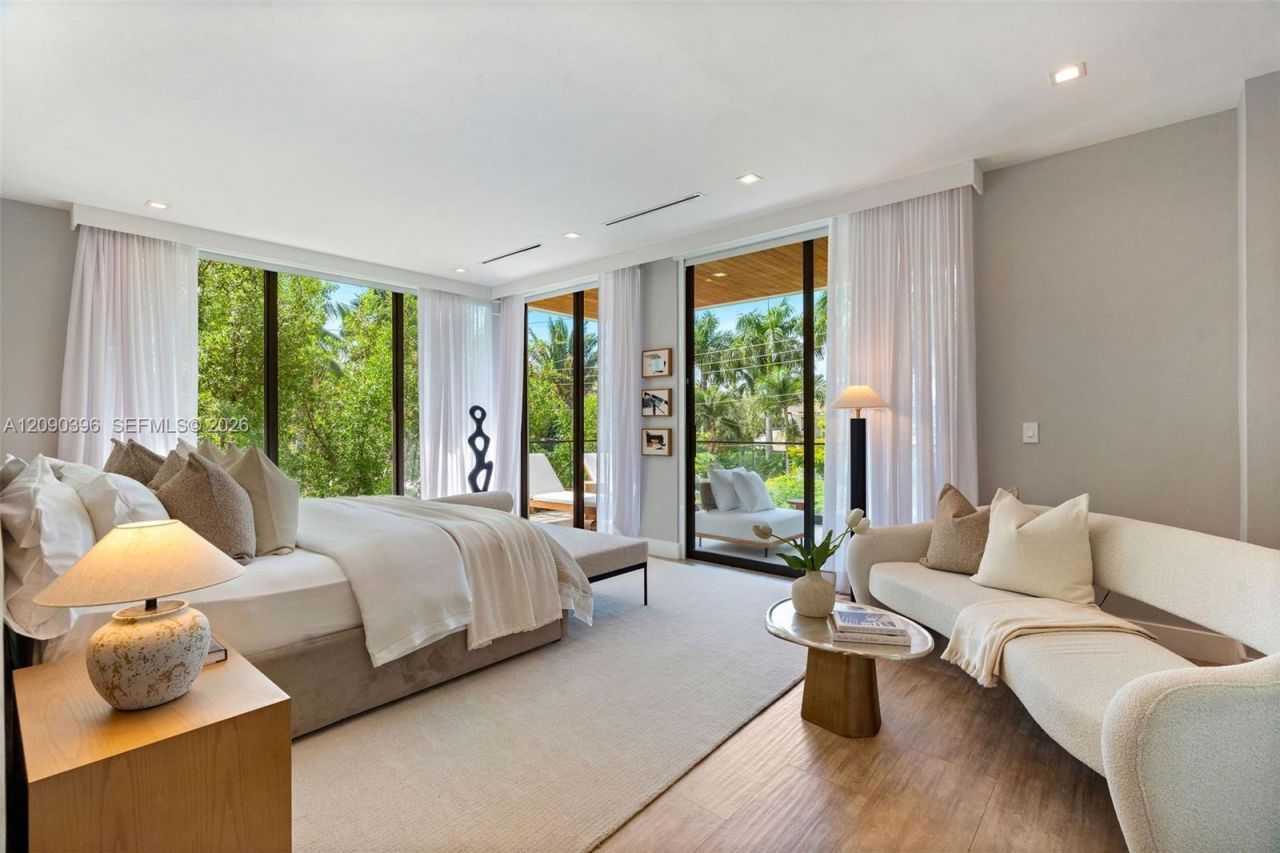 5701 N Bay Rd , Miami Beach, FL 33140 Photo