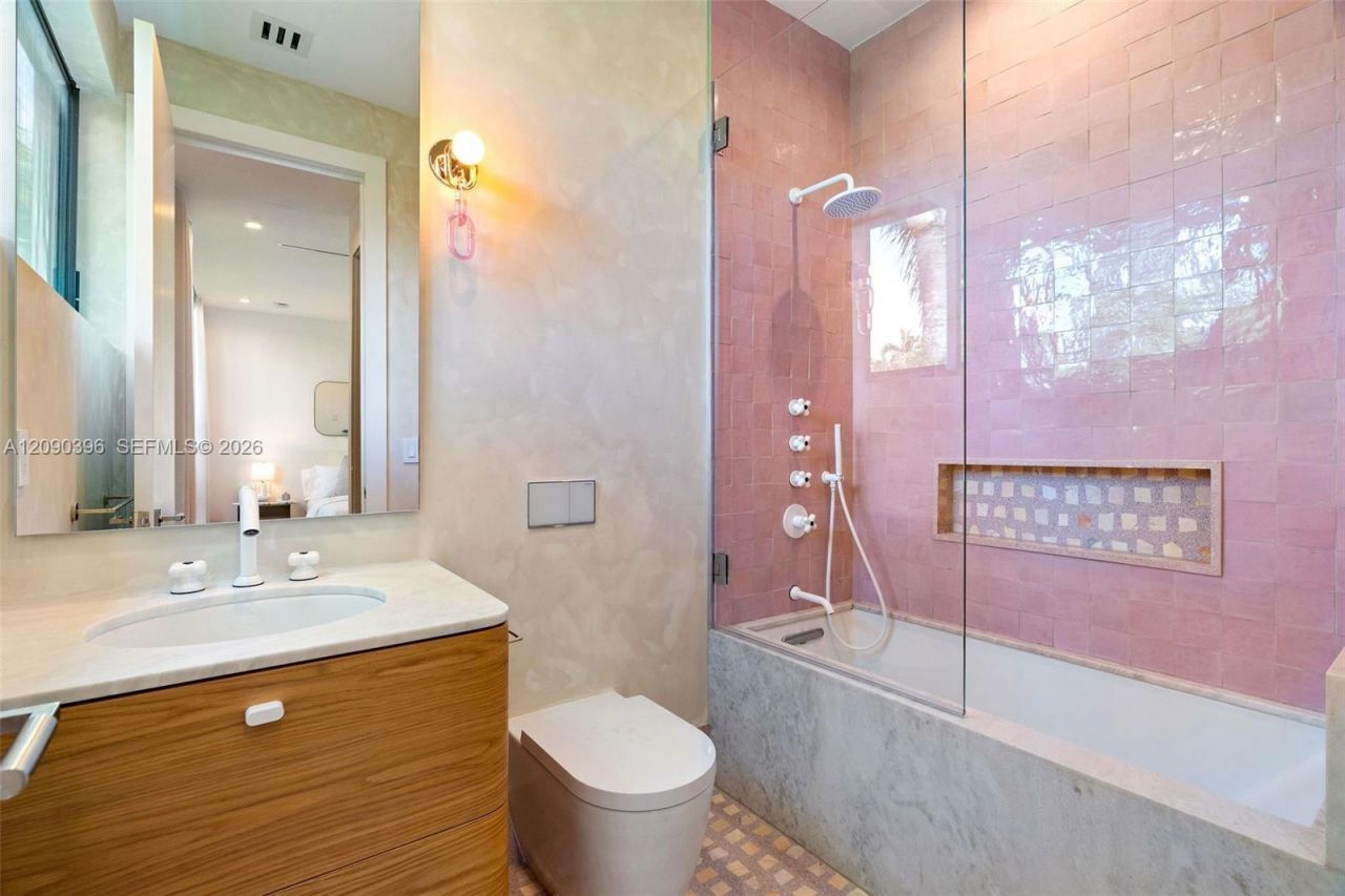 5701 N Bay Rd , Miami Beach, FL 33140 Photo