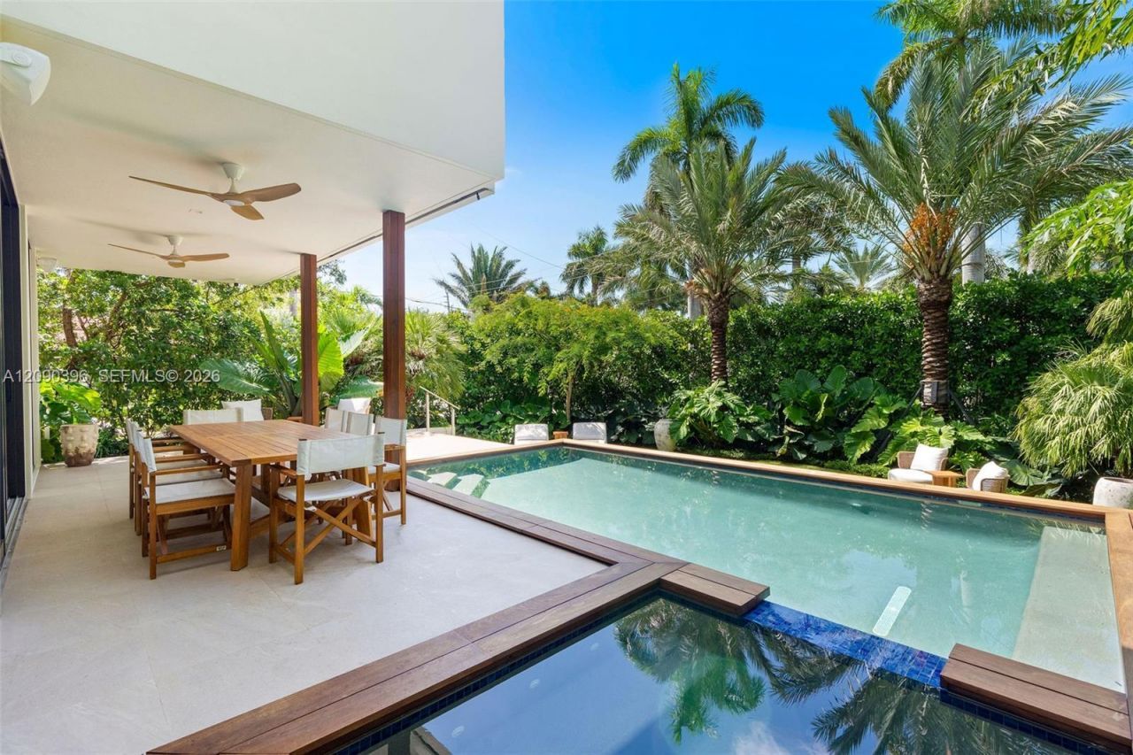 5701 N Bay Rd , Miami Beach, FL 33140 Photo