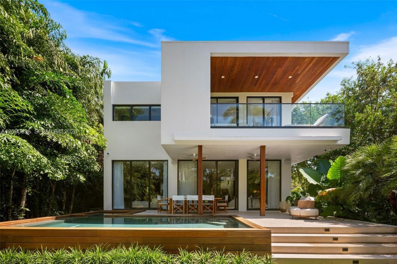 5701 N Bay Rd , Miami Beach, FL 33140 Photo