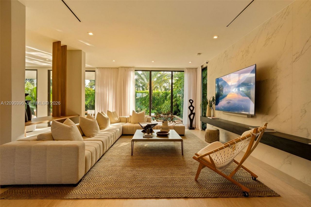 5701 N Bay Rd , Miami Beach, FL 33140 Photo