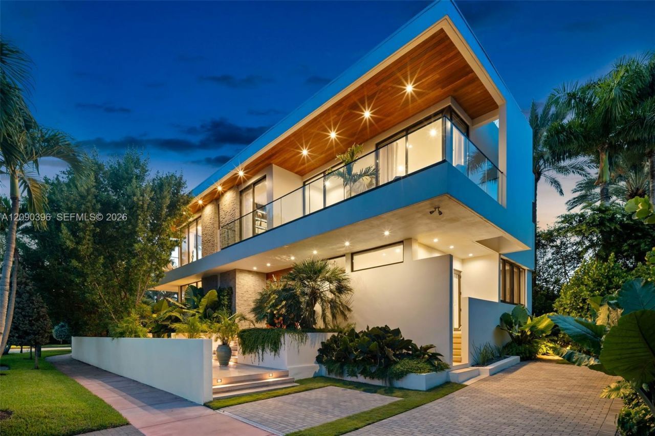 5701 N Bay Rd , Miami Beach, FL 33140 Photo