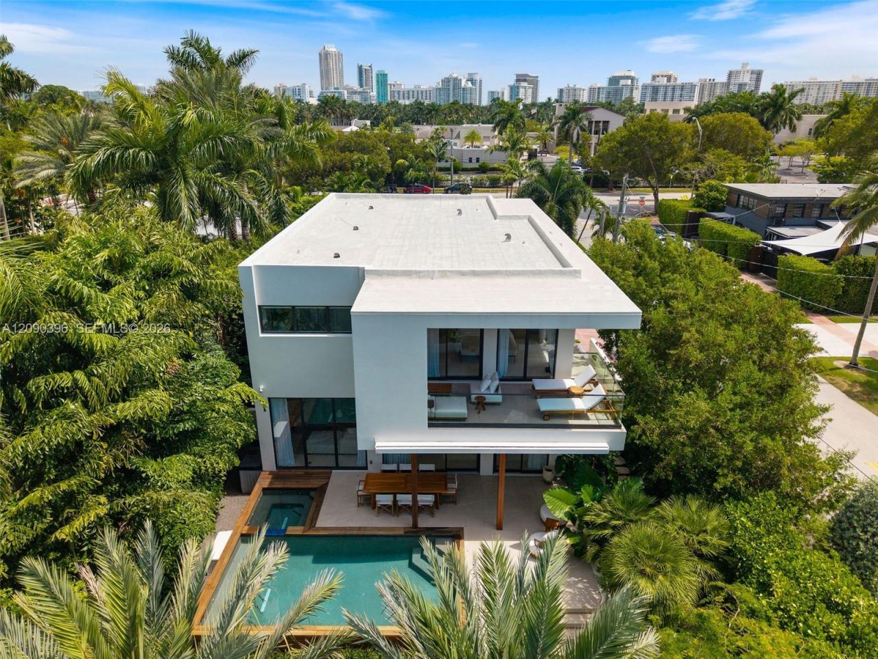 5701 N Bay Rd , Miami Beach, FL 33140 Photo